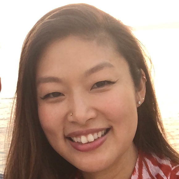 Meet your Posher, Esthee - Picture 1 of 1